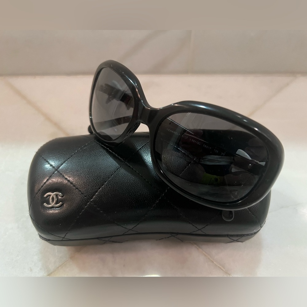 *Vintage* CHANEL (Bow) Sunglasses - Picture 8 of 9